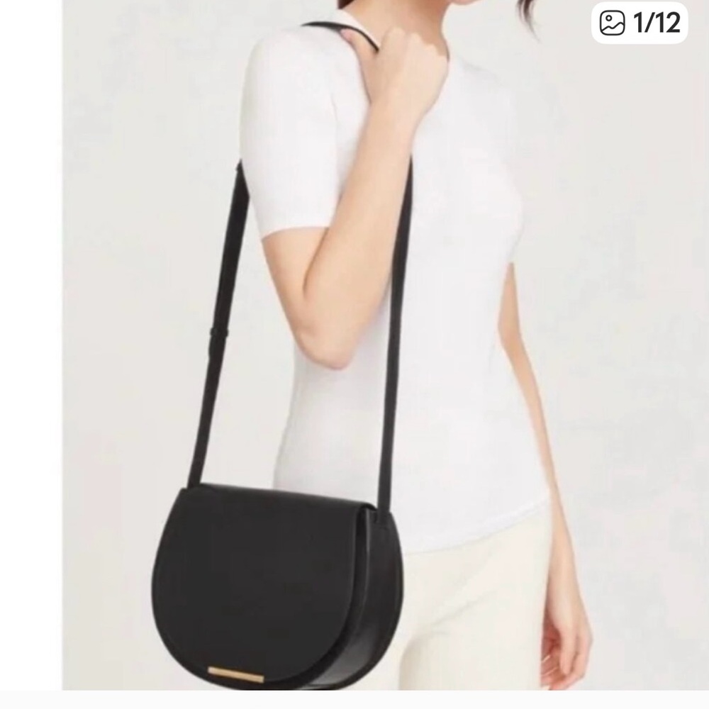 Cuyana Classic Saddle Bag in Black Smooth Leather